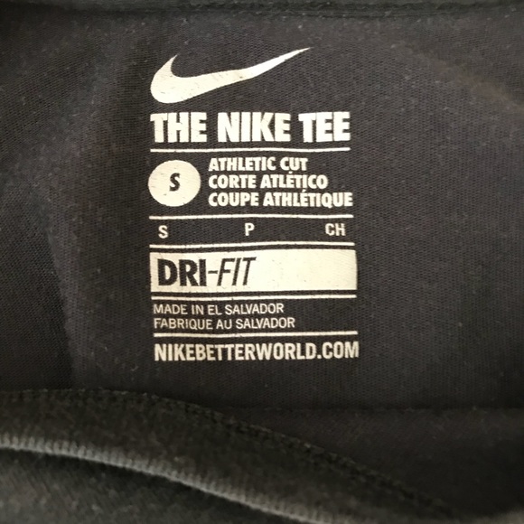 Men’s small Nike camo short sleeve t-shirt (black) - Picture 3 of 3